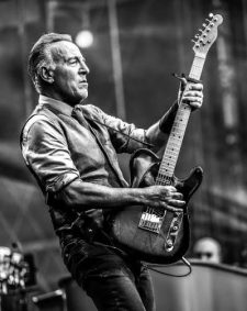 Bruce Springsteen, online la terza parte del film-concerto: a Philadelphia musica e denuncia politica